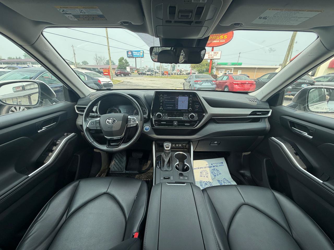 Used 2021 Toyota Highlander XLE AWD/4WD image 15