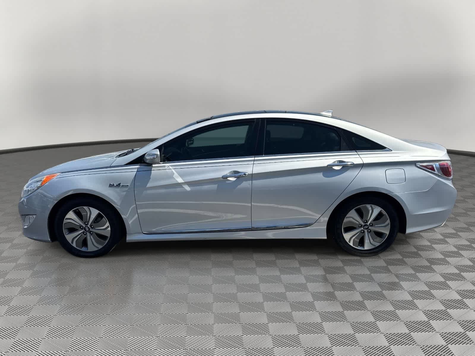 Used 2014 Hyundai Sonata Limited w/ Panoramic Sunroof Package 02 FWD image 6