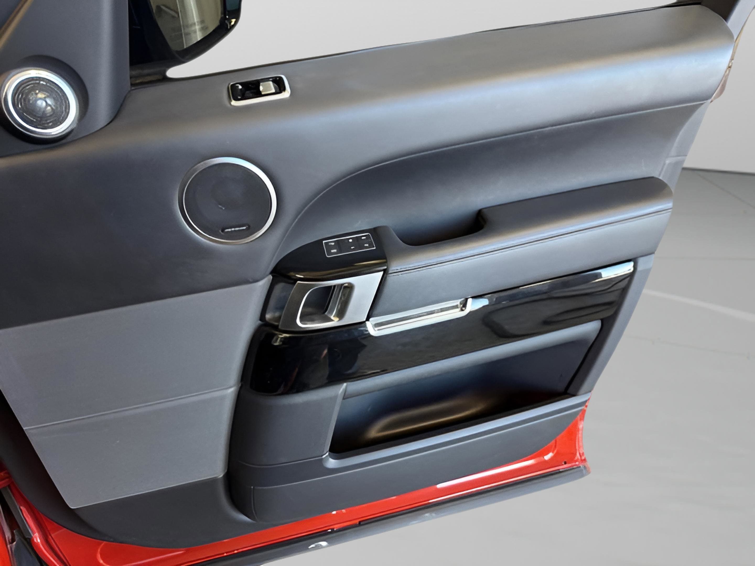 Used 2022 Land Rover Range Rover Sport SVR image 19