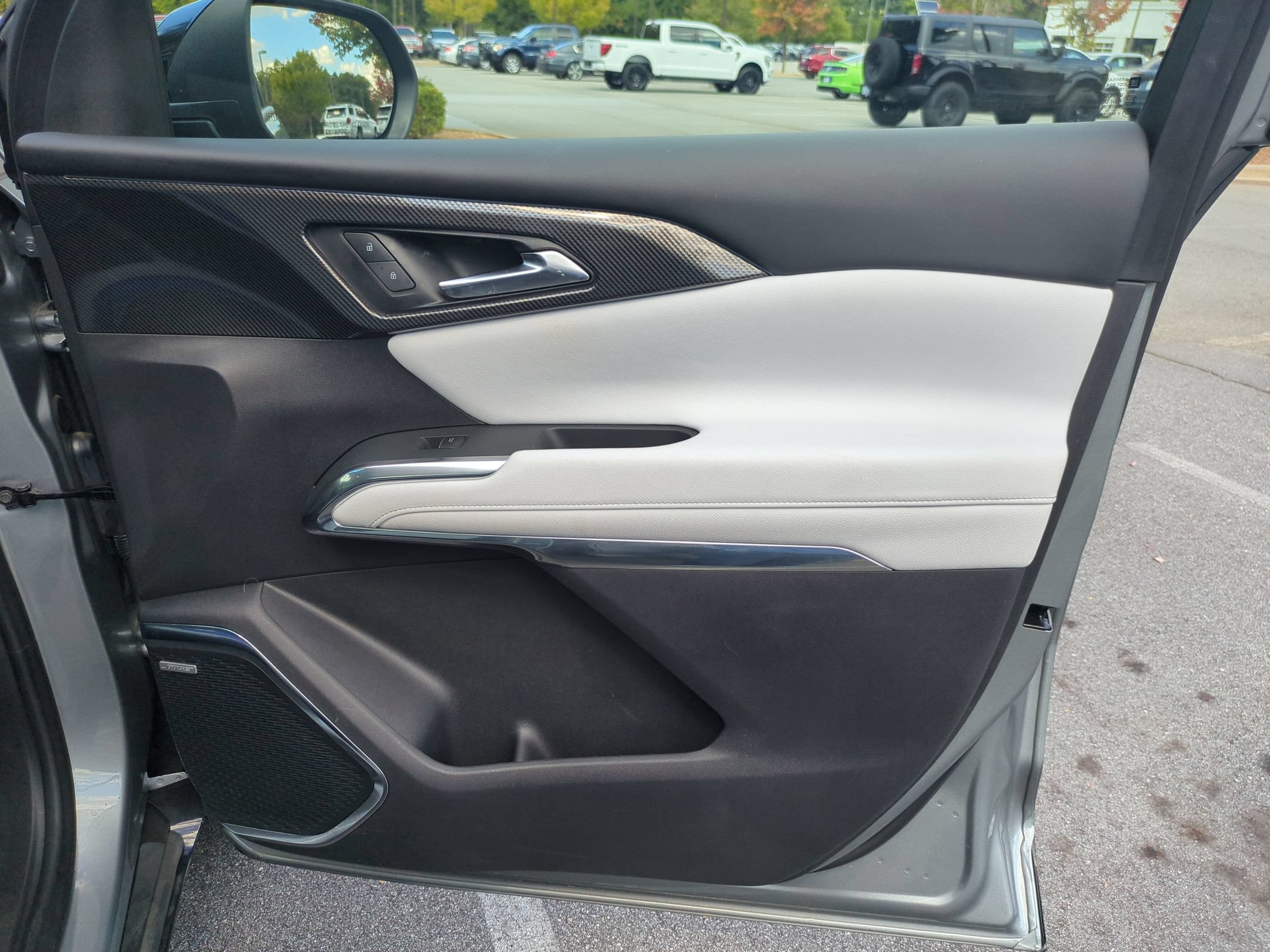 Used 2025 Chevrolet Traverse High Country FWD image 34