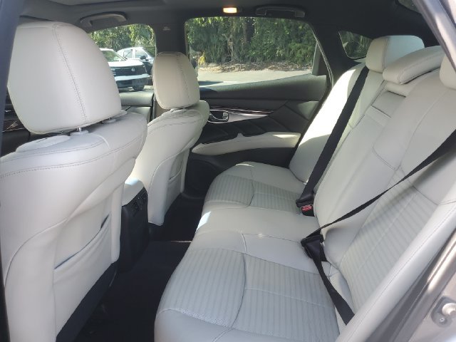 Used 2019 INFINITI Q70 Luxe w/ Sport Package RWD image 9