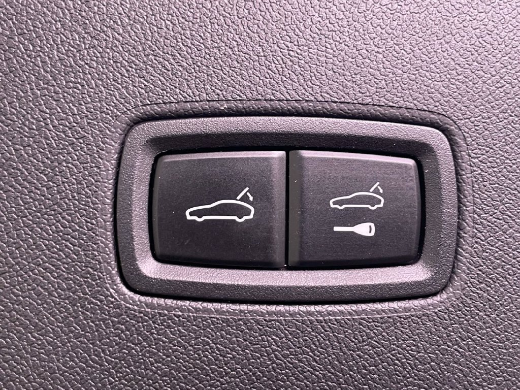 Certified 2025 Porsche Cayenne AWD/4WD image 21