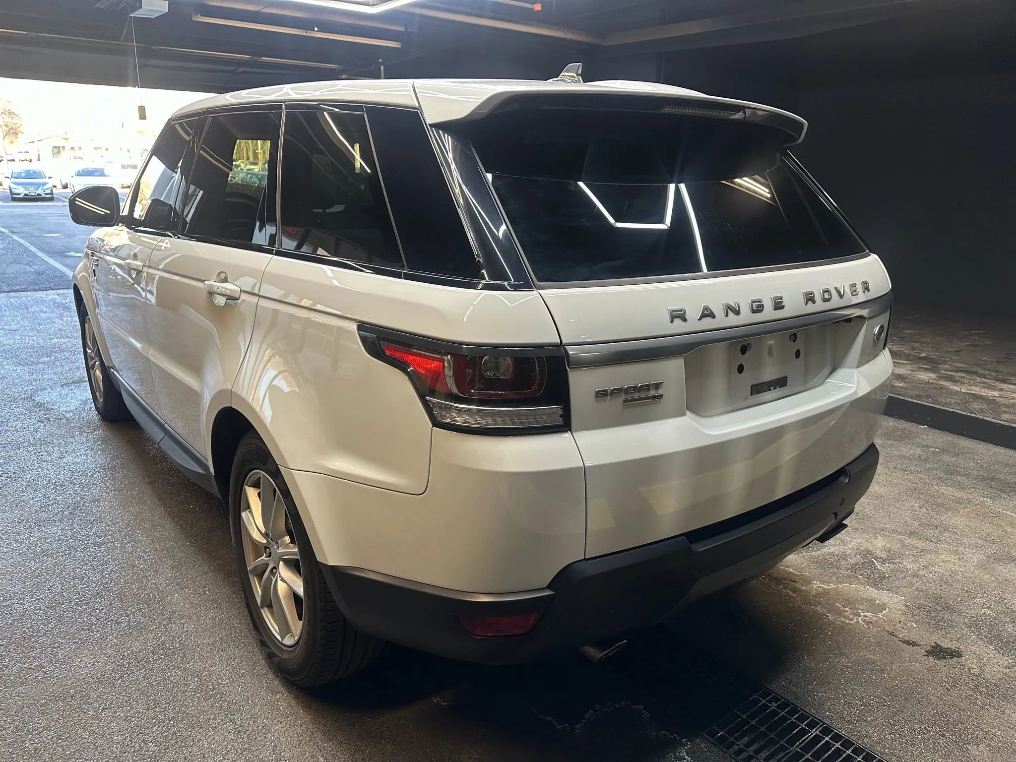 Used 2016 Land Rover Range Rover Sport SE image 5