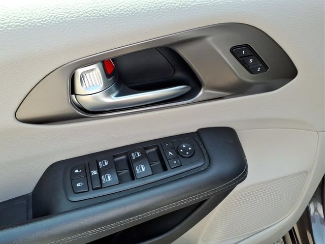 Used 2019 Chrysler Pacifica Limited FWD image 17