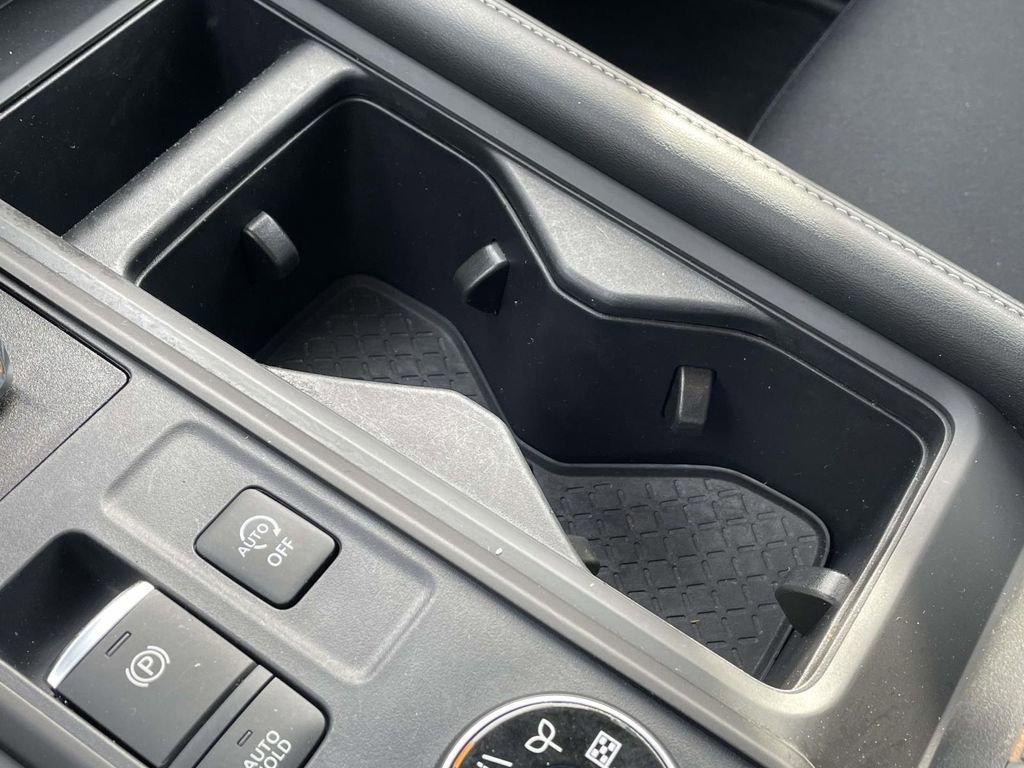 Used 2024 Nissan Pathfinder S image 29