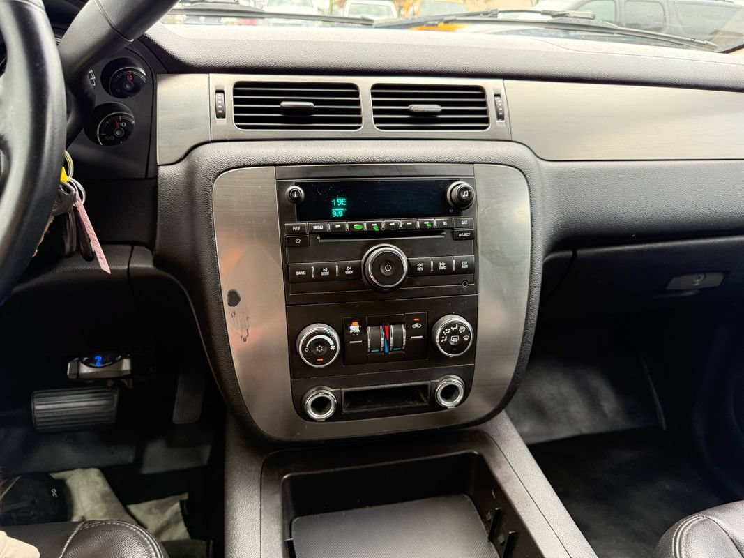 Used 2007 Chevrolet Suburban 2500 w/ Skid Plate Package AWD/4WD image 14