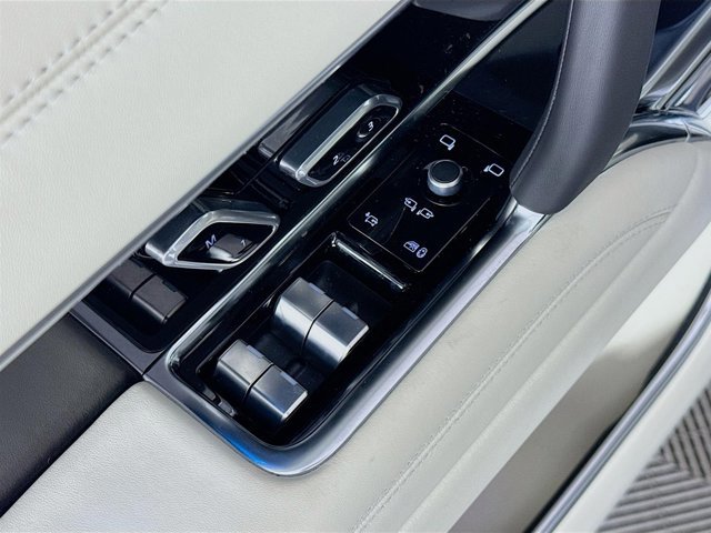 New 2026 Land Rover Range Rover Long Wheelbase Autobiography image 20