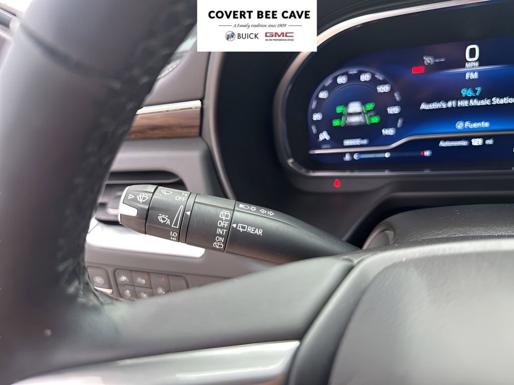 Used 2023 Chevrolet Suburban Premier image 33