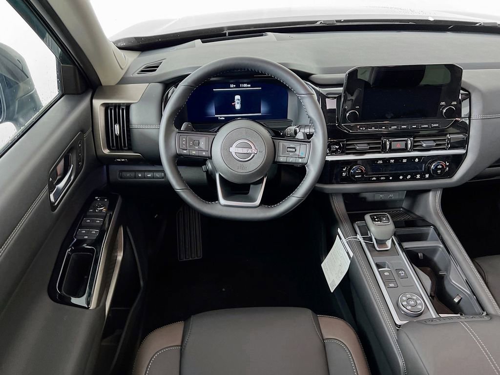Used 2025 Nissan Pathfinder Platinum image 21