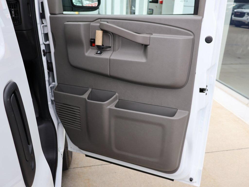 New 2025 GMC Savana 2500 w/ Enhanced Convenience Package RWD image 28