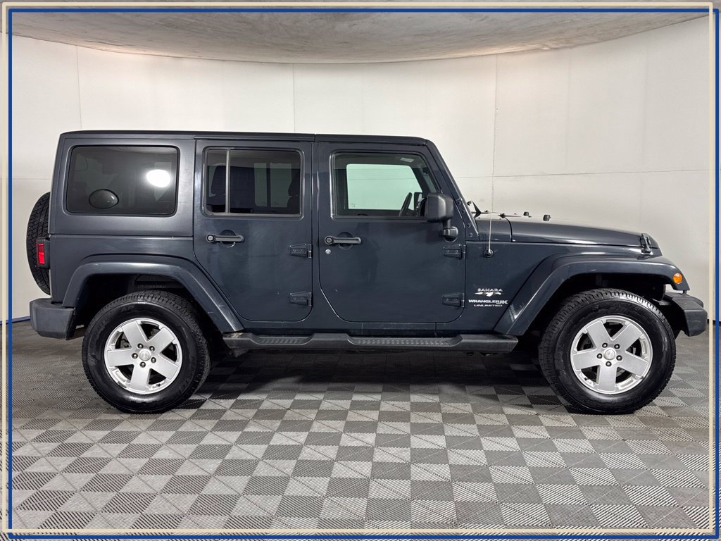 Used 2018 Jeep Wrangler Unlimited Sahara w/ Connectivity Group AWD/4WD image 6