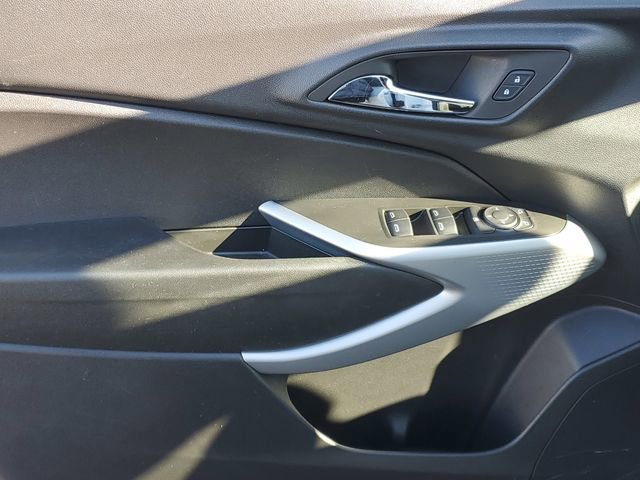 Used 2025 Chevrolet Trax RS w/ Driver Confidence Package image 13