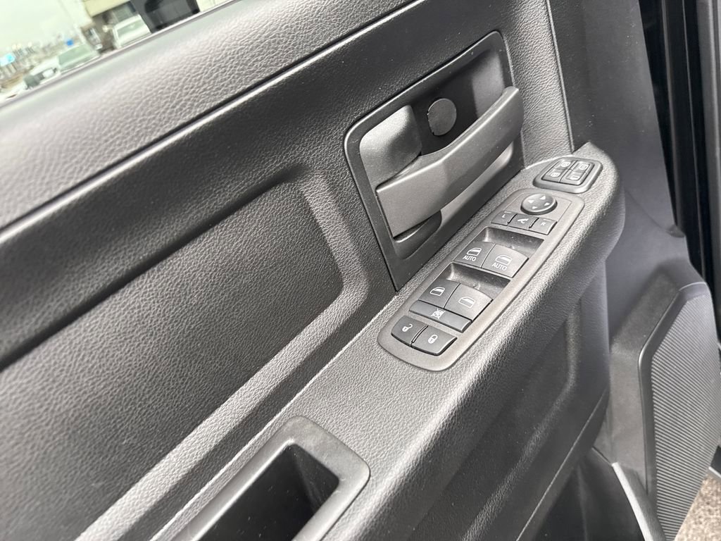 Used 2024 RAM 2500 Tradesman w/ Chrome Appearance Group image 14