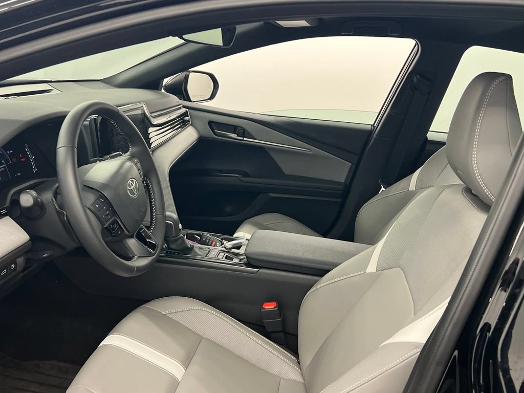 Used 2026 Toyota Camry SE w/ Convenience Package FWD image 9