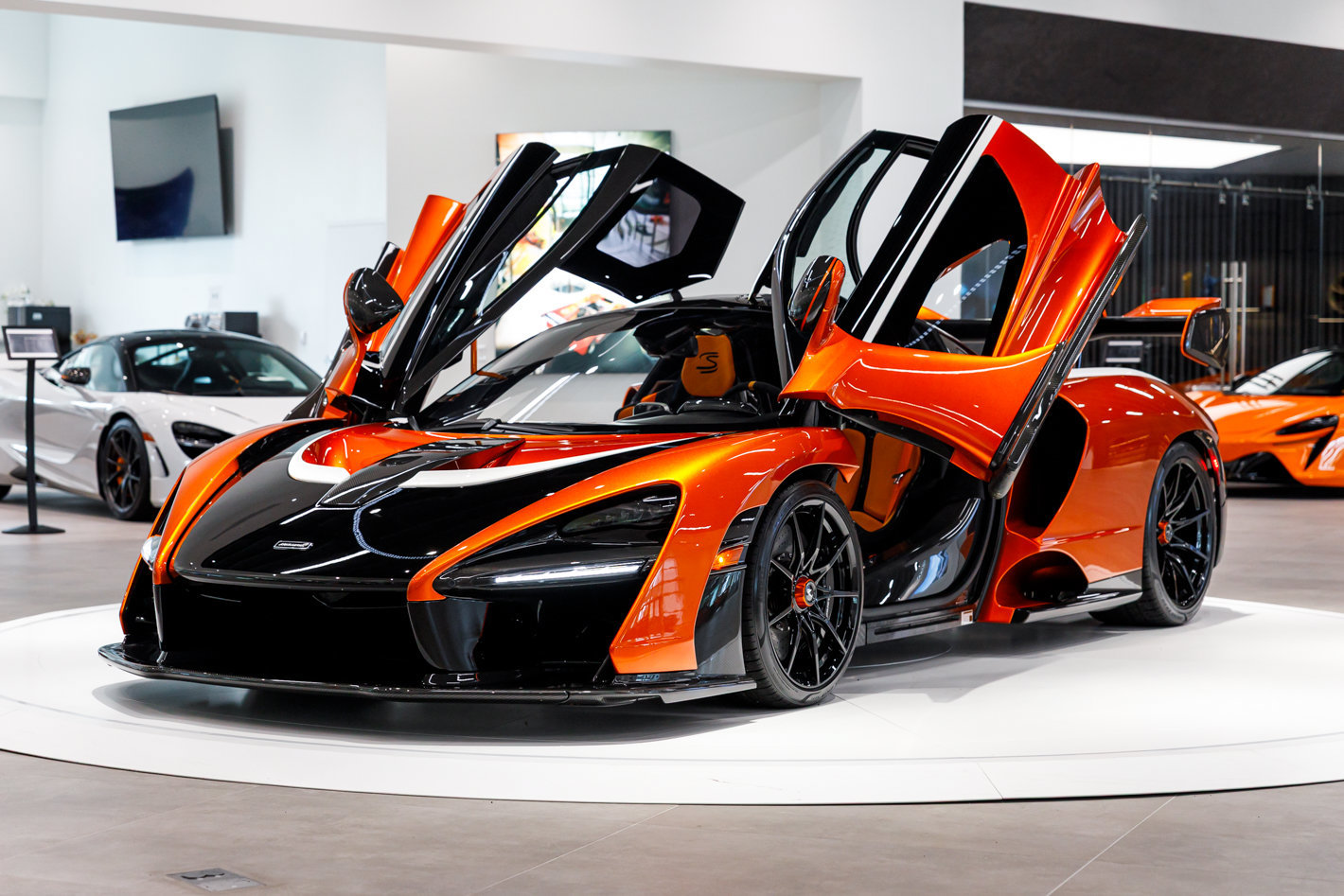 Used 2019 McLaren Senna RWD image 42