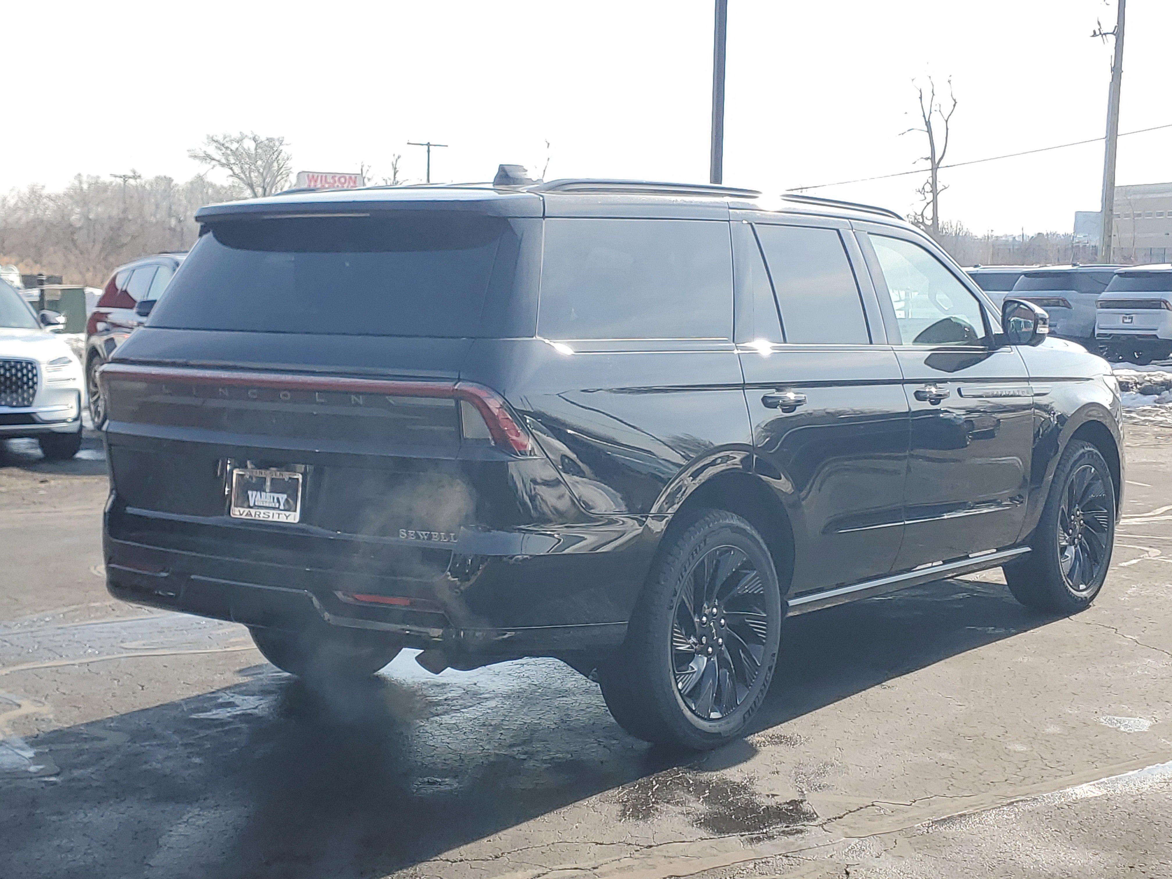 New 2025 Lincoln Navigator Reserve w/ Jet Appearance Package image 4