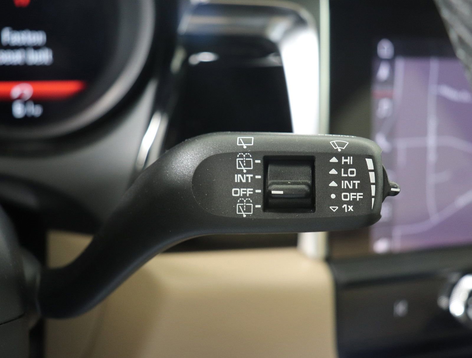 Used 2025 Porsche Macan image 36