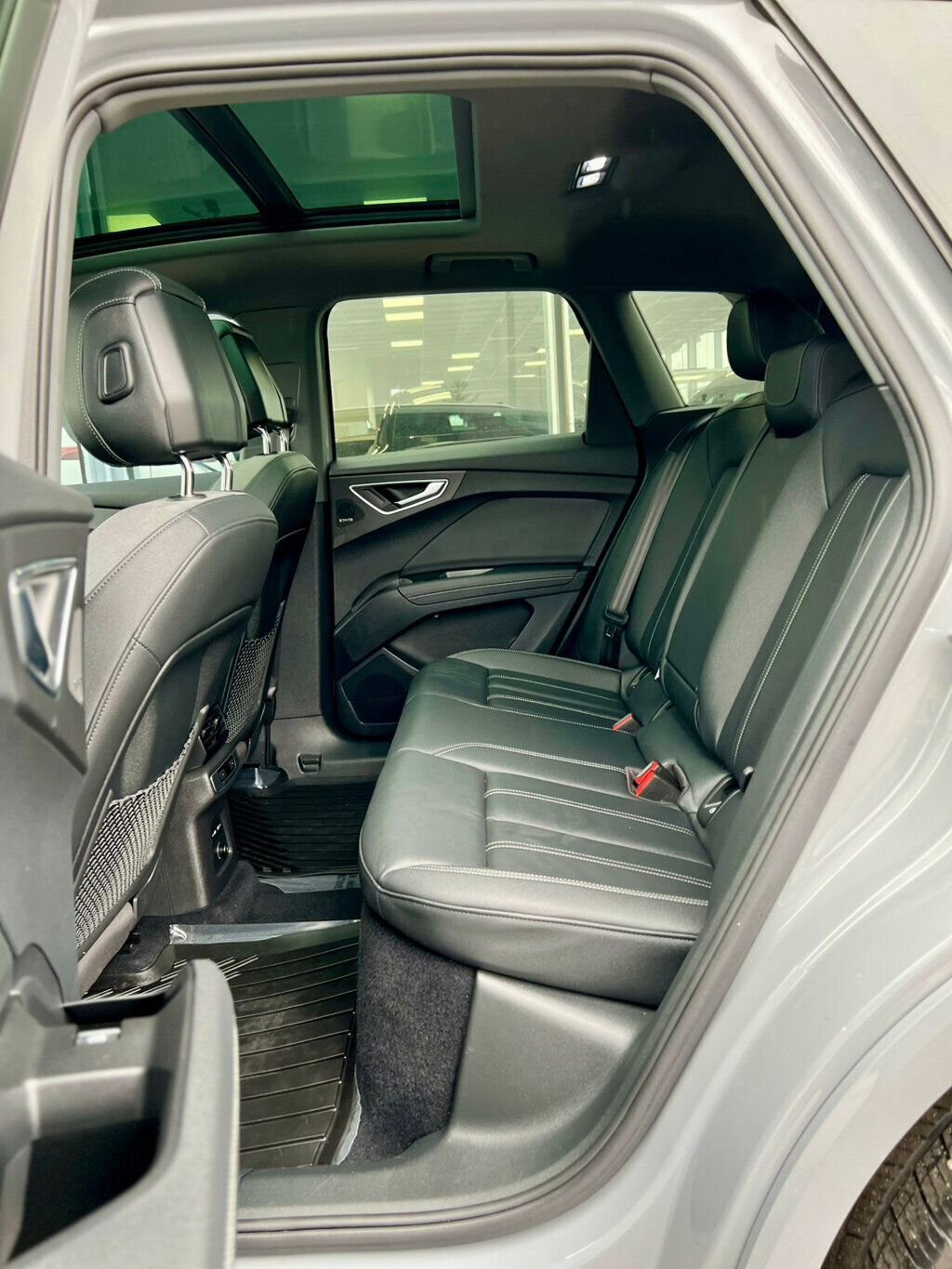 Used 2023 Audi Q4 e-tron Premium Plus w/ Premium Plus image 17