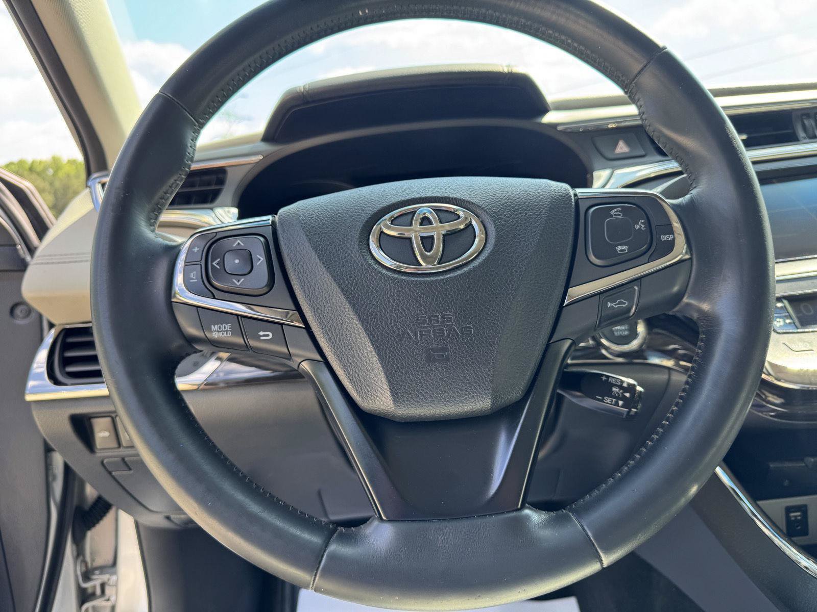 Used 2014 Toyota Avalon Limited w/ Technology Package FWD image 3