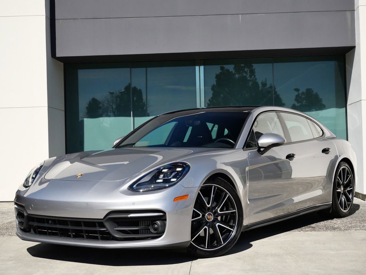 Used 2022 Porsche Panamera 4 Executive w/ Sport Chrono Package image 3