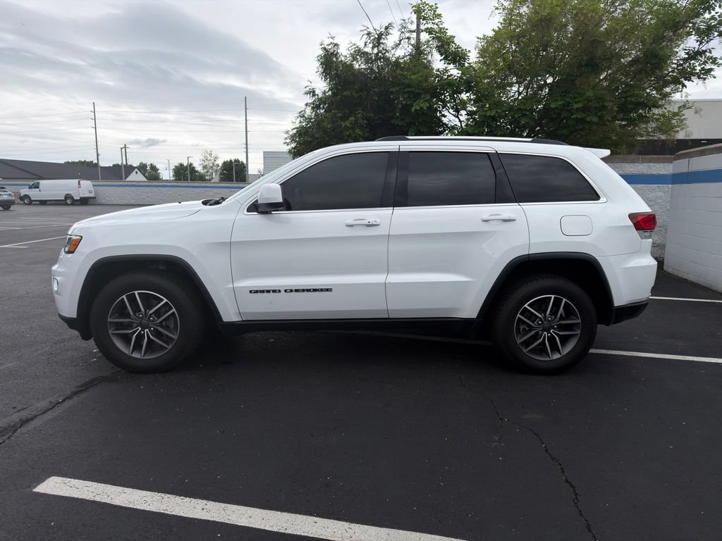 Used 2021 Jeep Grand Cherokee Laredo AWD/4WD image 2