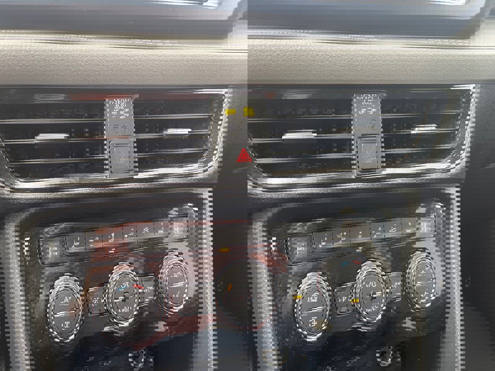 Used 2024 Volkswagen Taos SE image 14