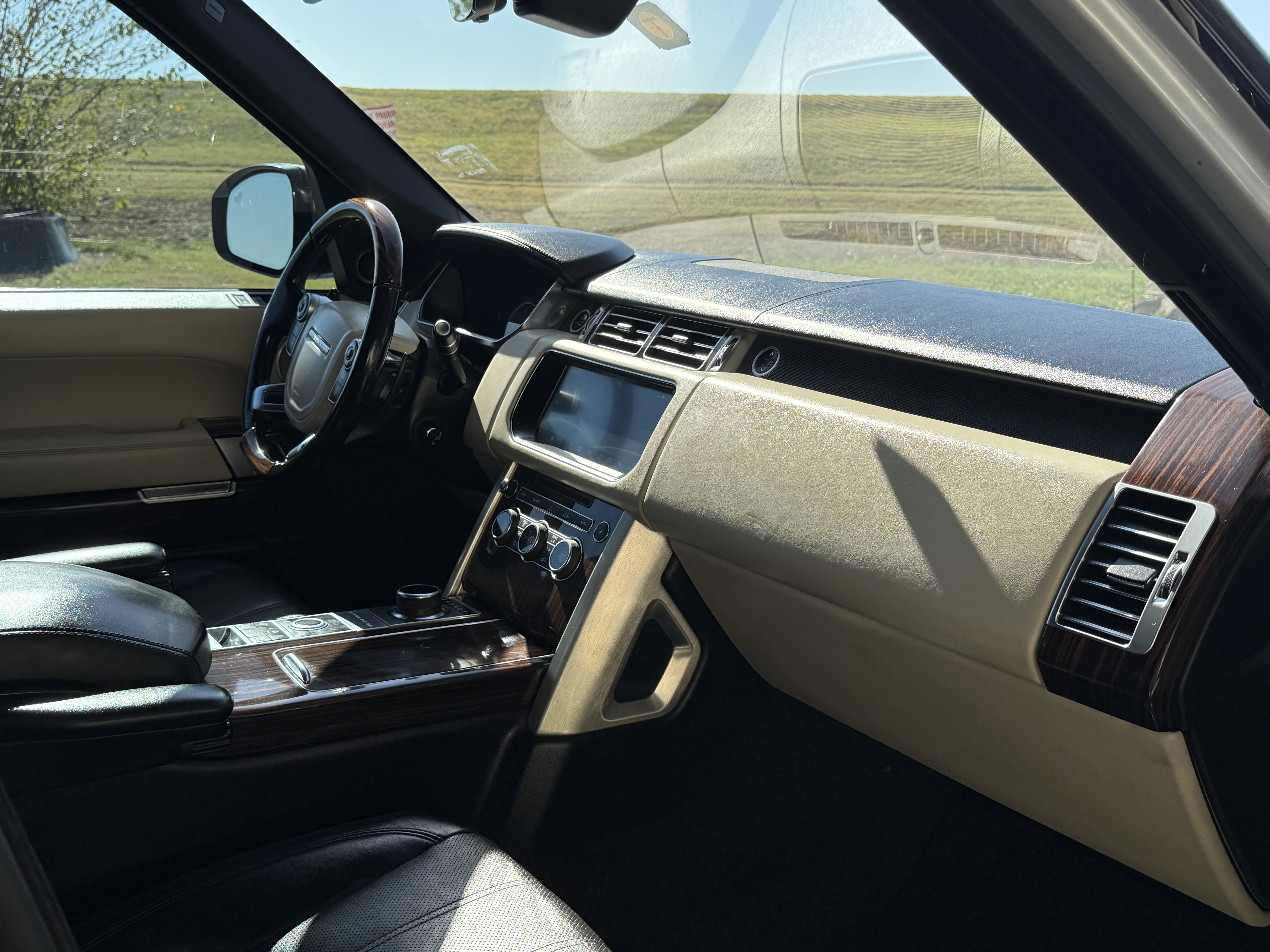 Used 2017 Land Rover Range Rover HSE image 18