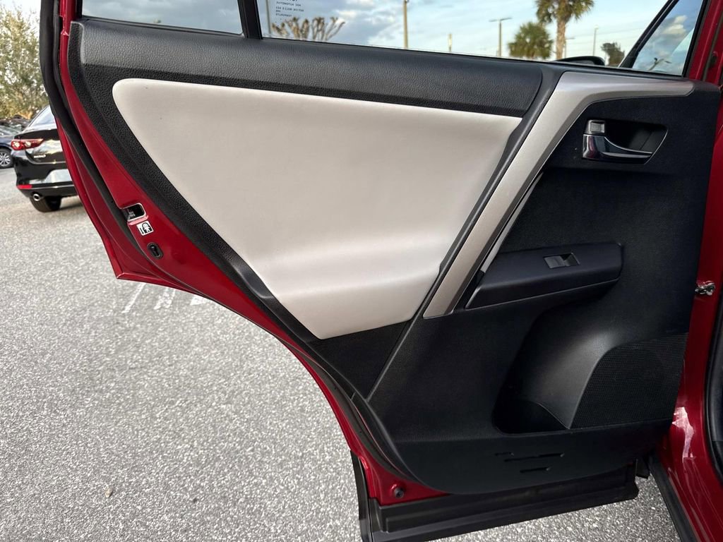 Used 2018 Toyota RAV4 XLE image 13