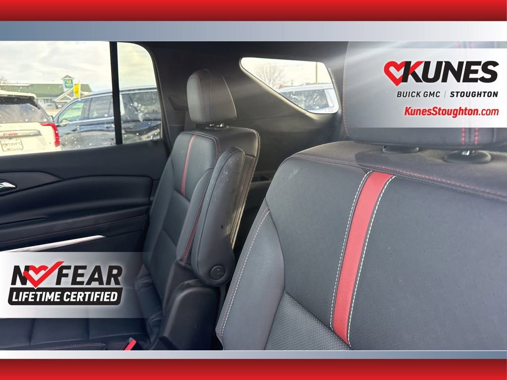 Used 2025 Chevrolet Traverse RS image 36