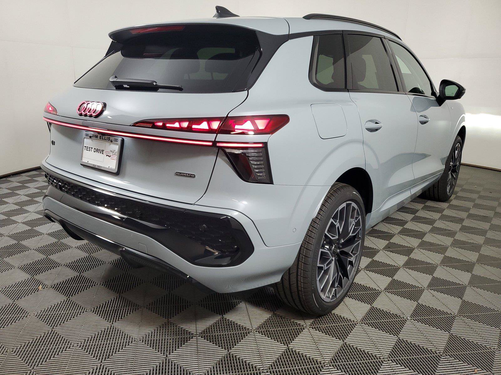 New 2026 Audi Q3 quattro 2.0T AWD/4WD image 7