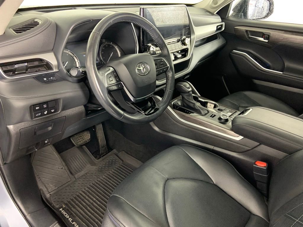 Used 2020 Toyota Highlander Platinum AWD/4WD image 25