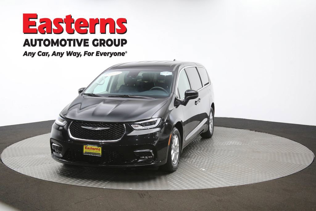 Used 2023 Chrysler Pacifica Touring-L FWD image 53
