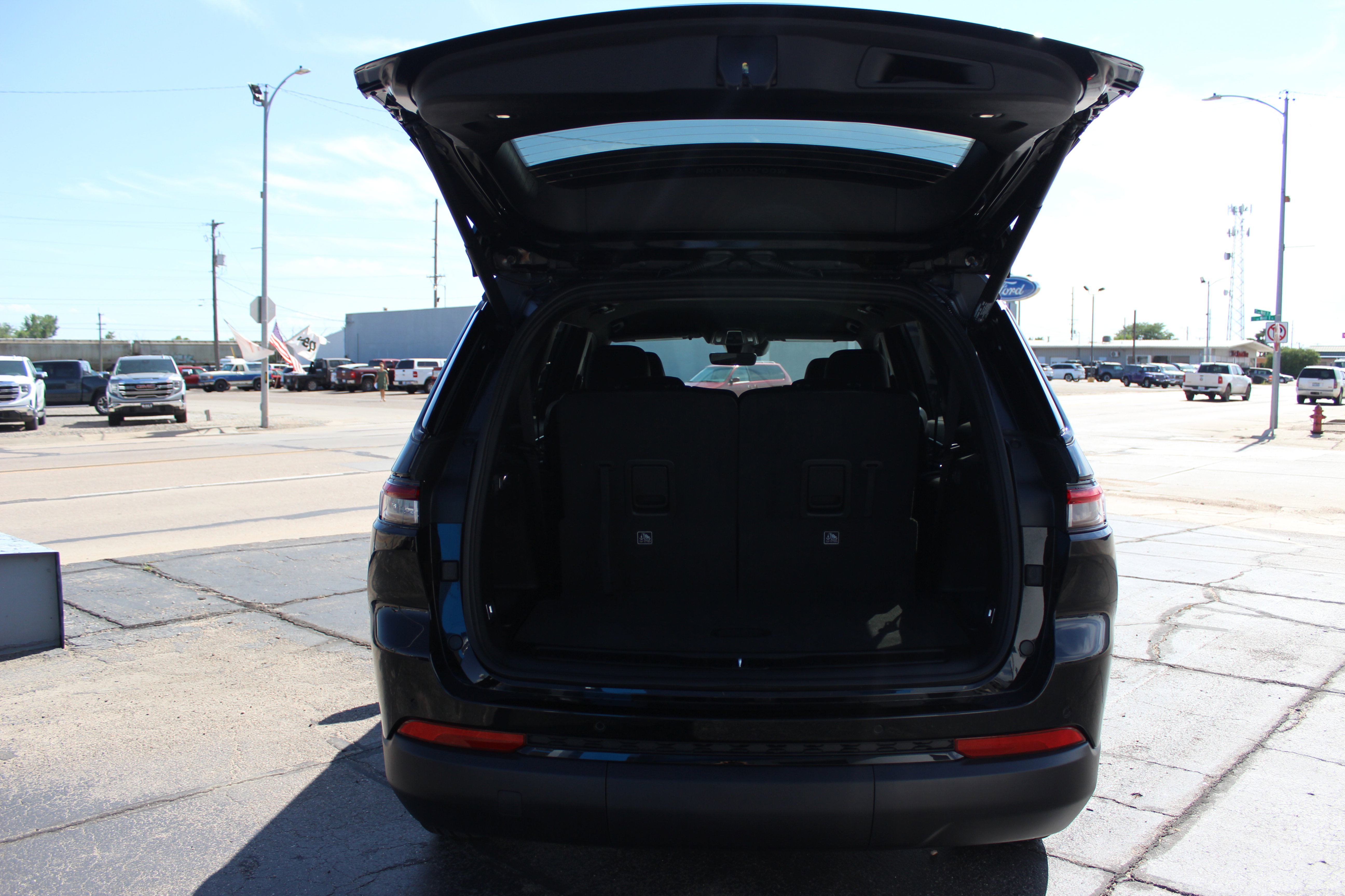 New 2025 Jeep Grand Cherokee L Limited w/ Black Appearance Package image 11