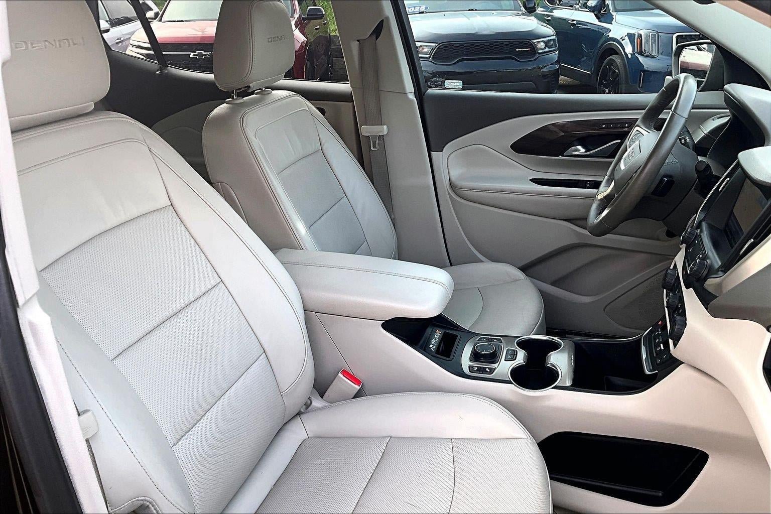 Used 2020 GMC Terrain Denali w/ Denali Premium Package AWD/4WD image 7