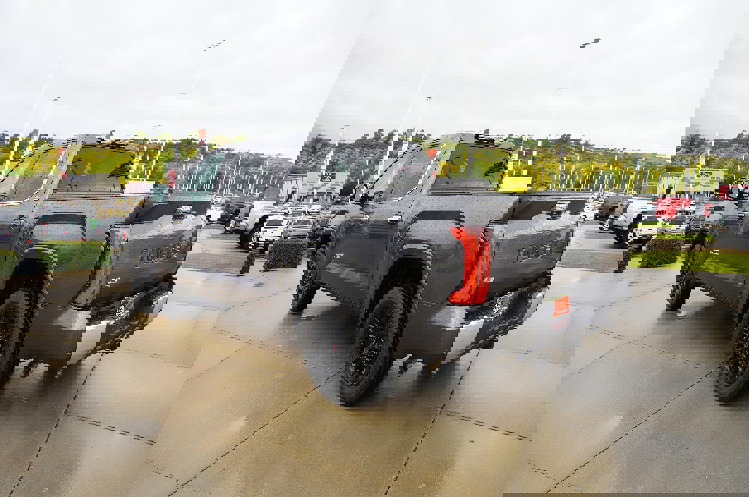 Used 2024 Toyota Tundra Limited image 6