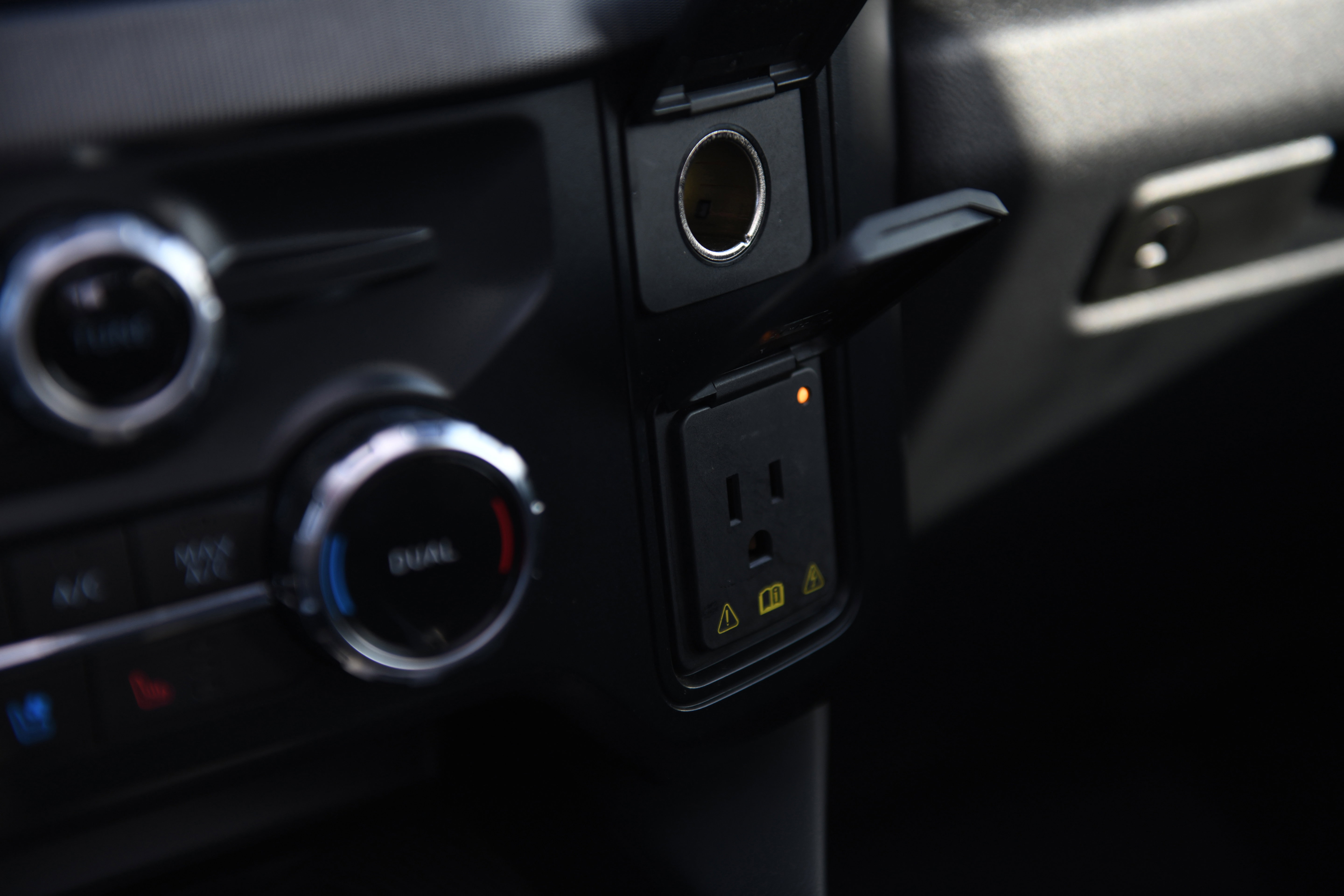 Used 2025 Ford F250 Platinum w/ Tremor Off-Road Package image 31