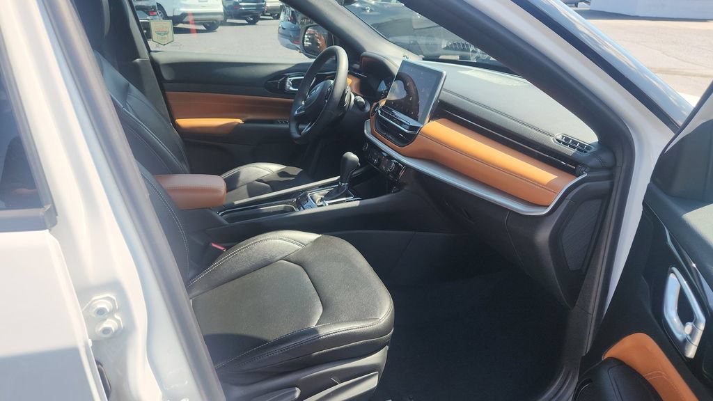 Used 2025 Jeep Compass Limited AWD/4WD image 11