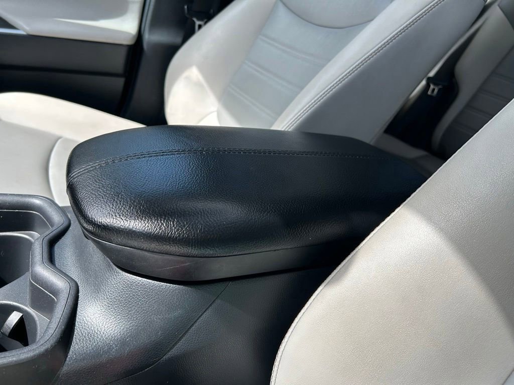 Used 2019 Toyota RAV4 XLE Premium FWD image 37