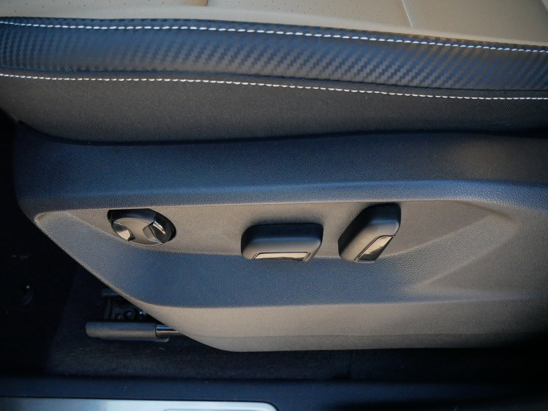 Certified 2021 Volkswagen Atlas Cross Sport SE w/ Panoramic Sunroof Package image 20