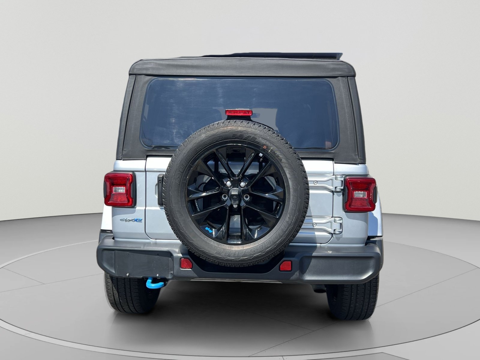 Used 2023 Jeep Wrangler Unlimited Sahara w/ Cold Weather Group AWD/4WD image 4