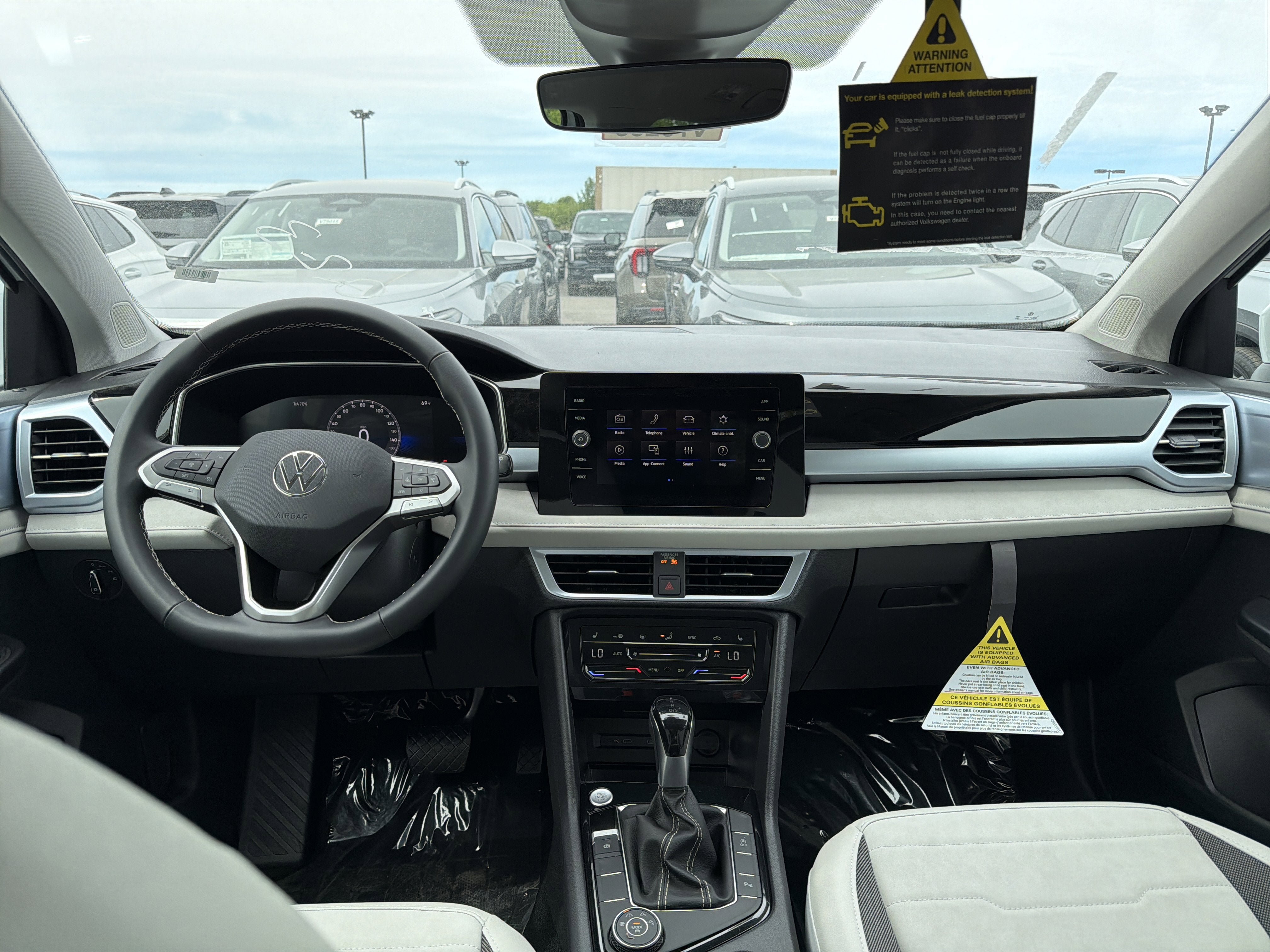 New 2026 Volkswagen Taos SE AWD/4WD image 12