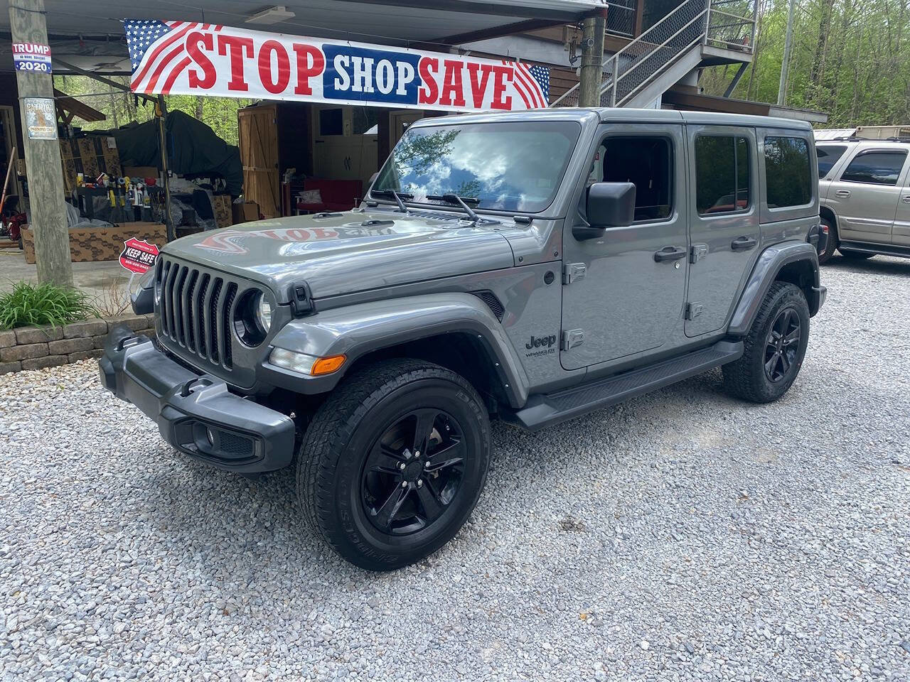 Used 2021 Jeep Wrangler Unlimited Sahara image 2