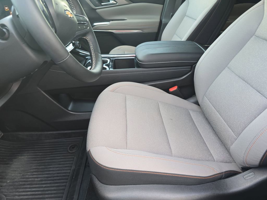 Used 2026 Chevrolet Traverse LT w/ Driver Confidence Package FWD image 30