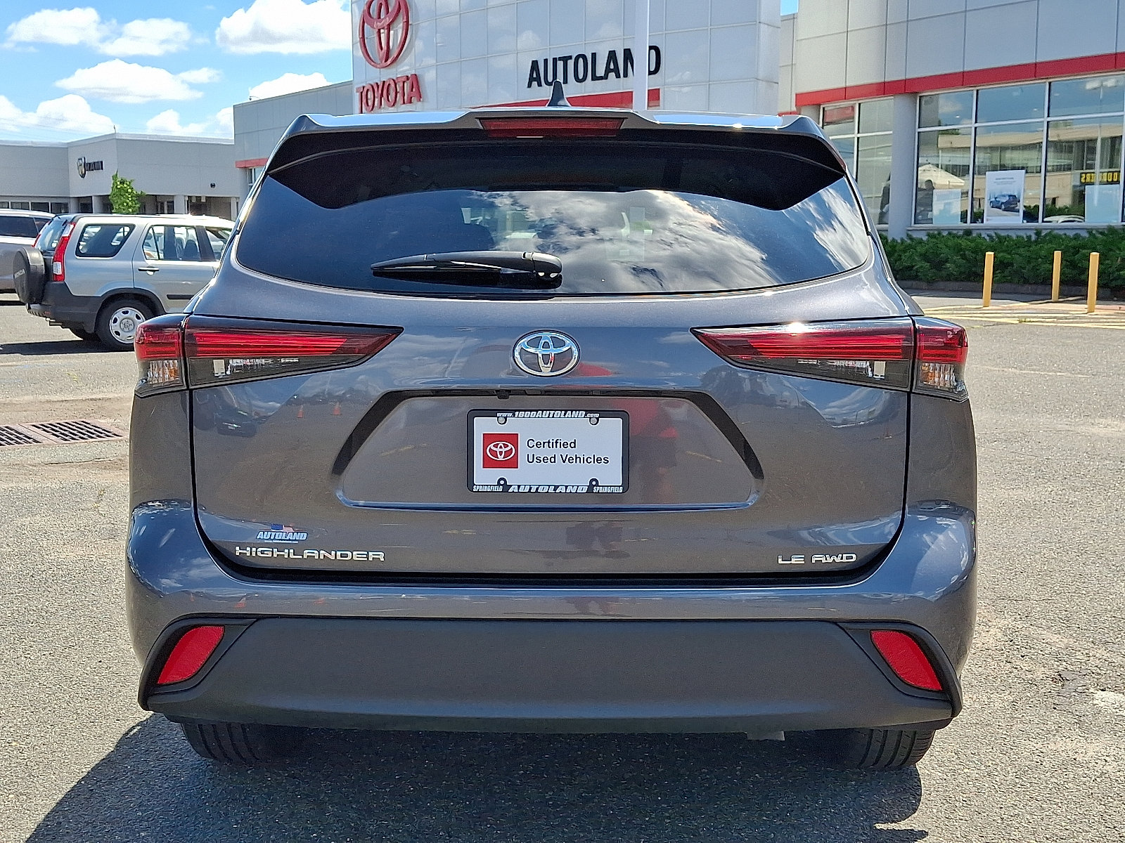 Used 2025 Toyota Highlander LE AWD/4WD image 6