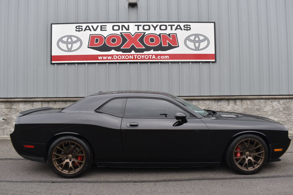 Used 2010 Dodge Challenger SRT8 w/ SRT Option Group II RWD image 8