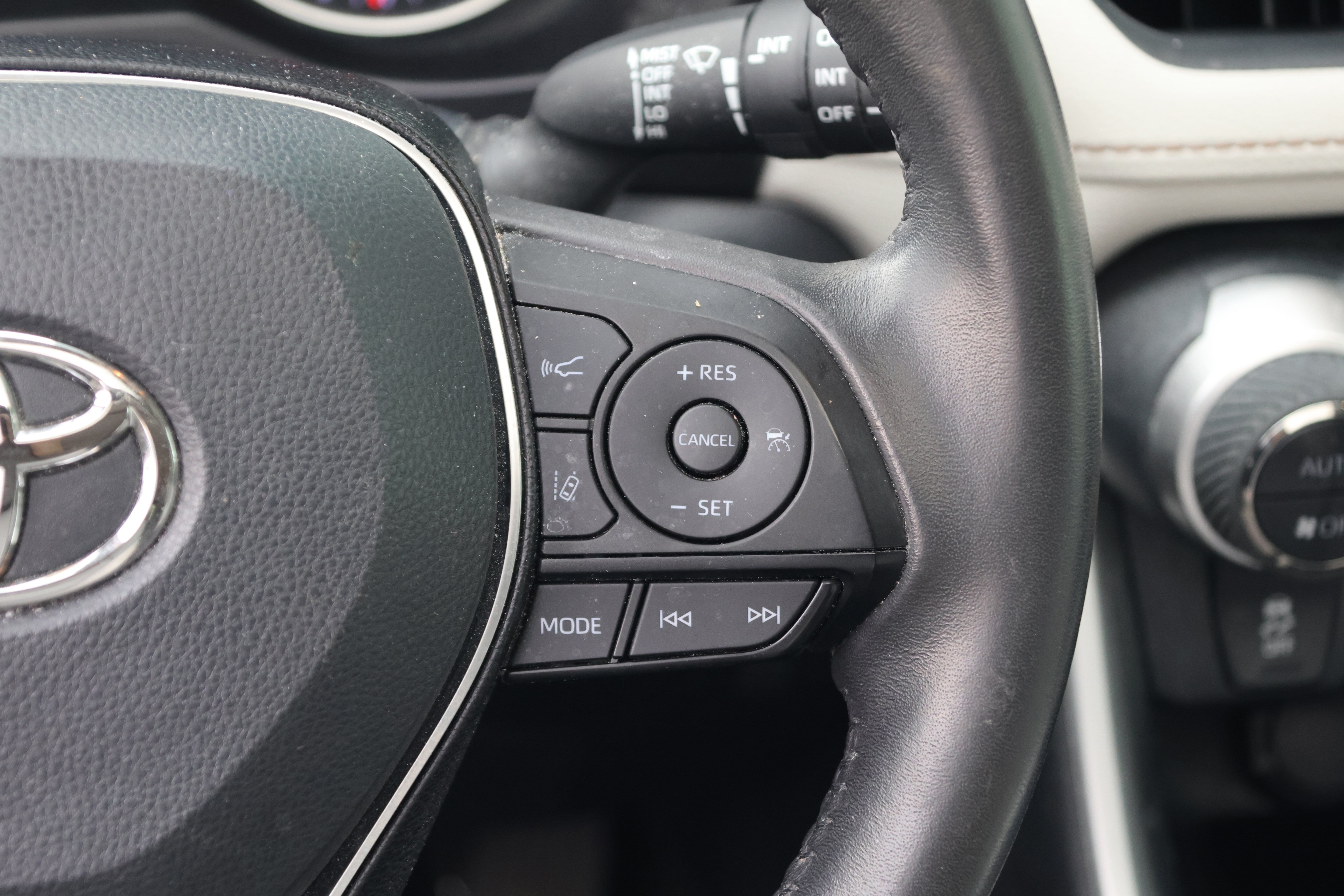 Used 2019 Toyota RAV4 XLE Premium FWD image 20
