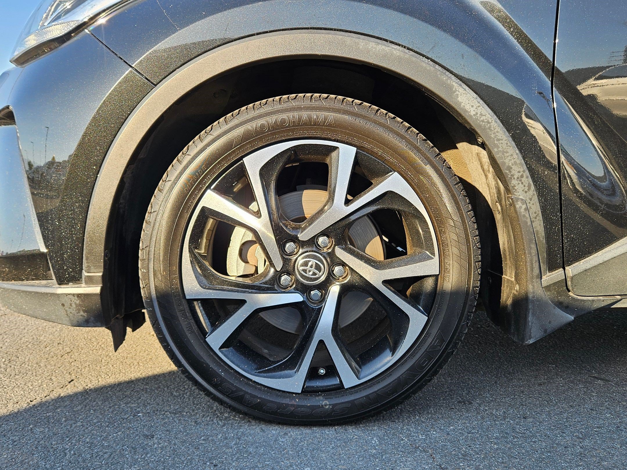 Used 2020 Toyota C-HR XLE FWD image 14