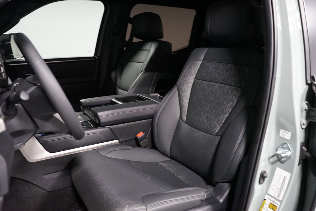 Used 2025 Toyota Tundra Limited AWD/4WD image 30