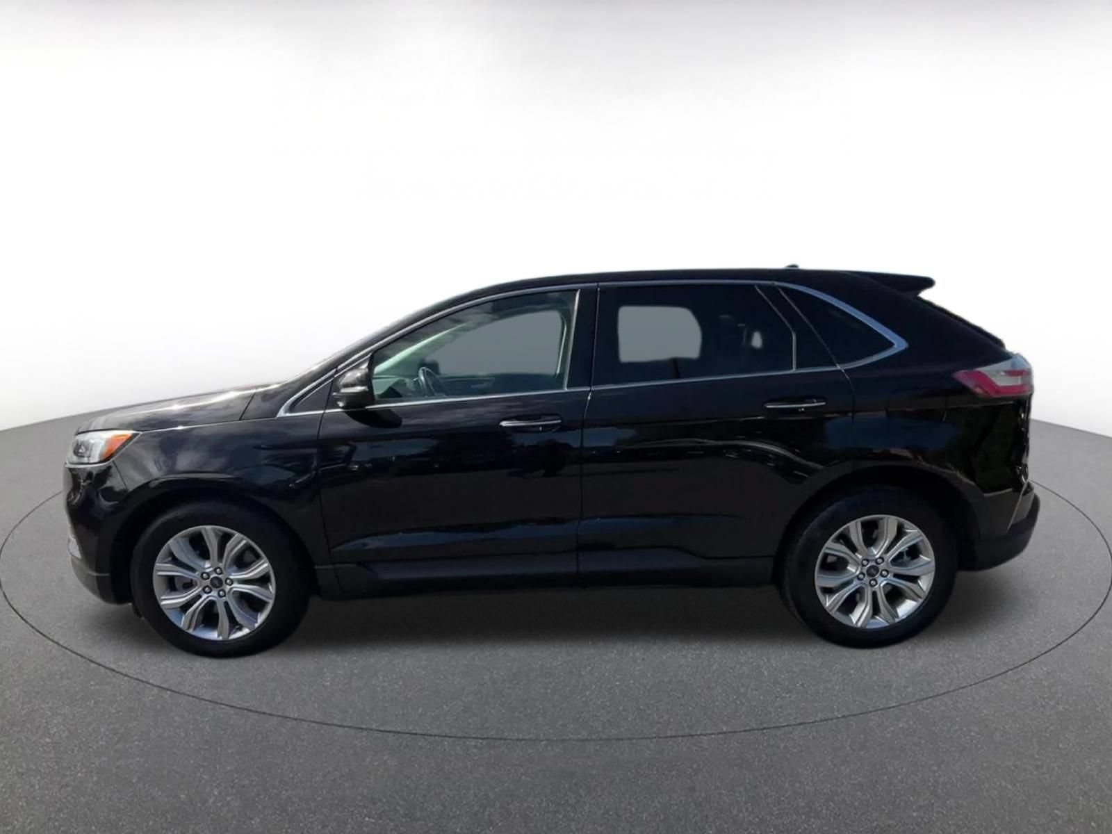 Used 2022 Ford Edge Titanium w/ Equipment Group 301A AWD/4WD image 9