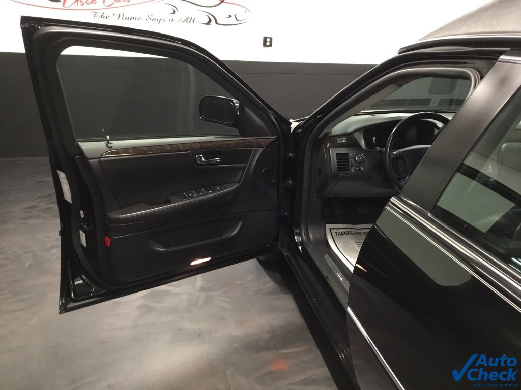 Used 2011 Cadillac DTS Limousine image 22